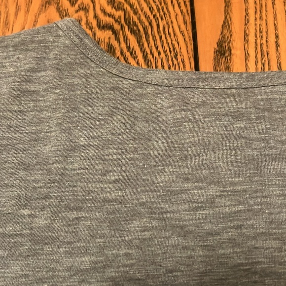 Like new genuine merchandise by fifth and Ocean, Chicago Cubs MLB T-shirt - Picture 9 of 10